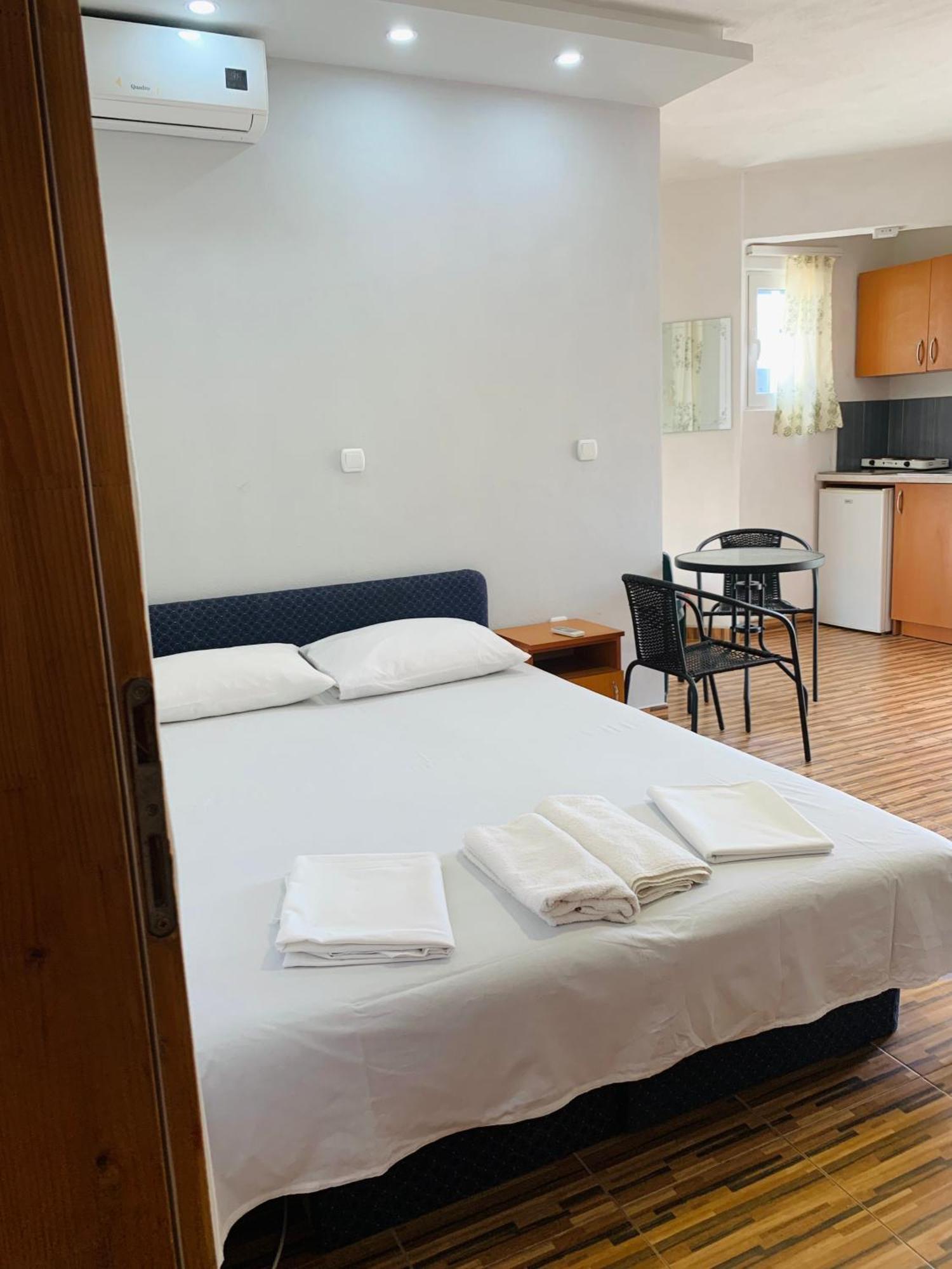 Apartments Delfin 乌尔齐尼 外观 照片